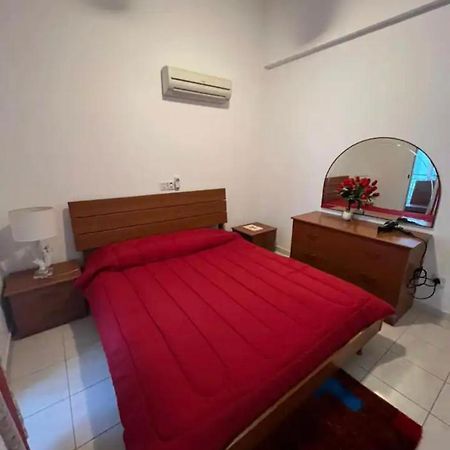Marias Spacious Aparment Paphos Exterior foto