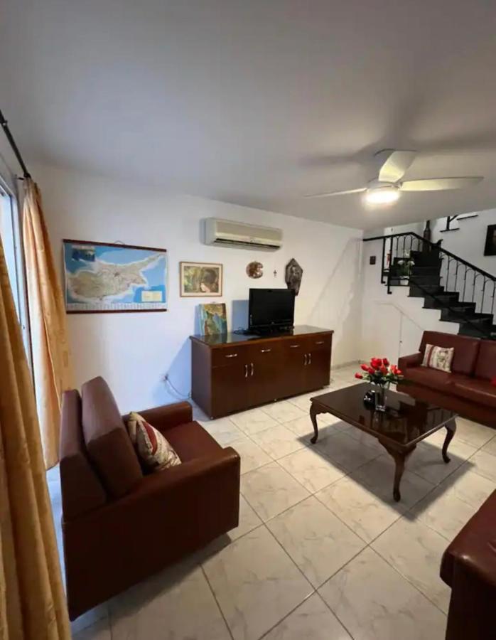 Marias Spacious Aparment Paphos Exterior foto
