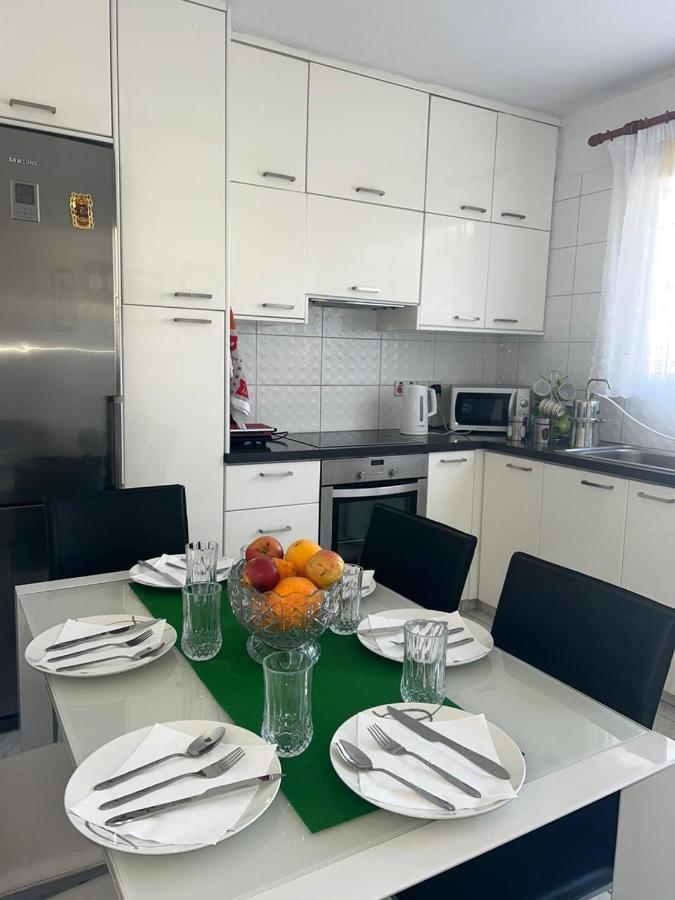Marias Spacious Aparment Paphos Exterior foto
